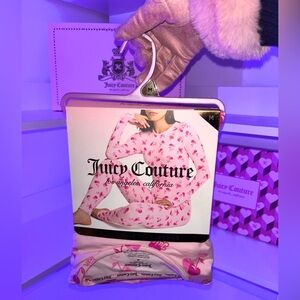🎀Juicy Couture Pink cherry seamless cozy set! 🍒